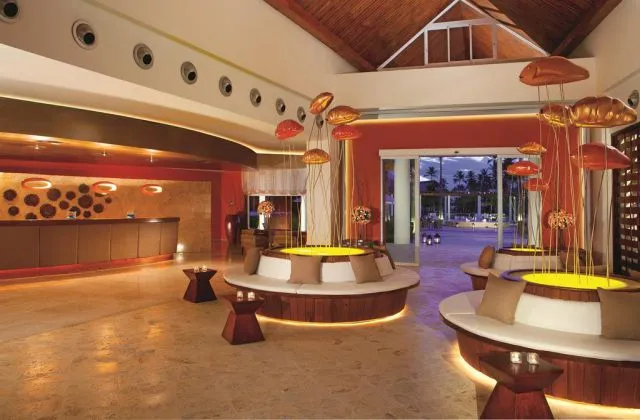 Hotel todo incluido para adultos lobby Secrets Royal Beach 